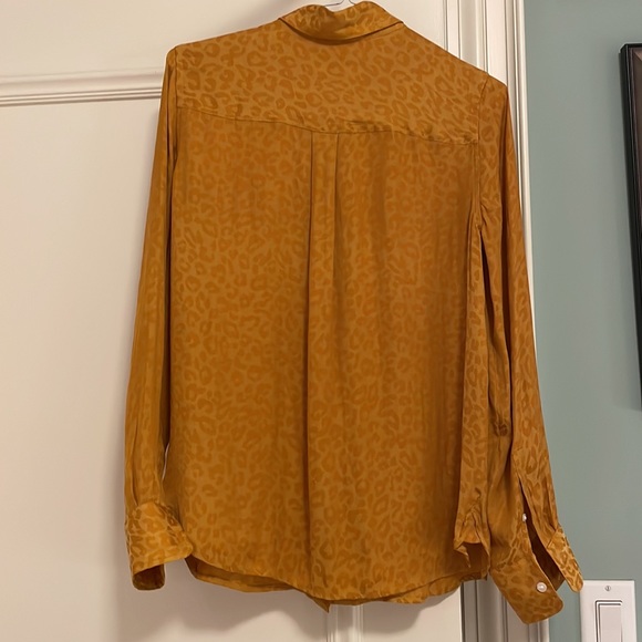 Yellow leopard button down Banana Republic button down - Picture 2 of 4